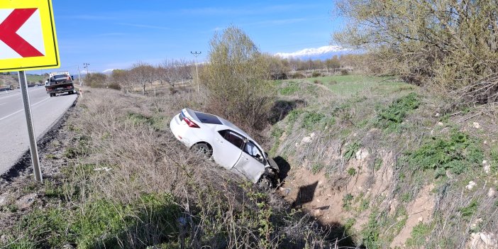 Konya'da otomobil dereye devrildi. 2 kişi yaralandı