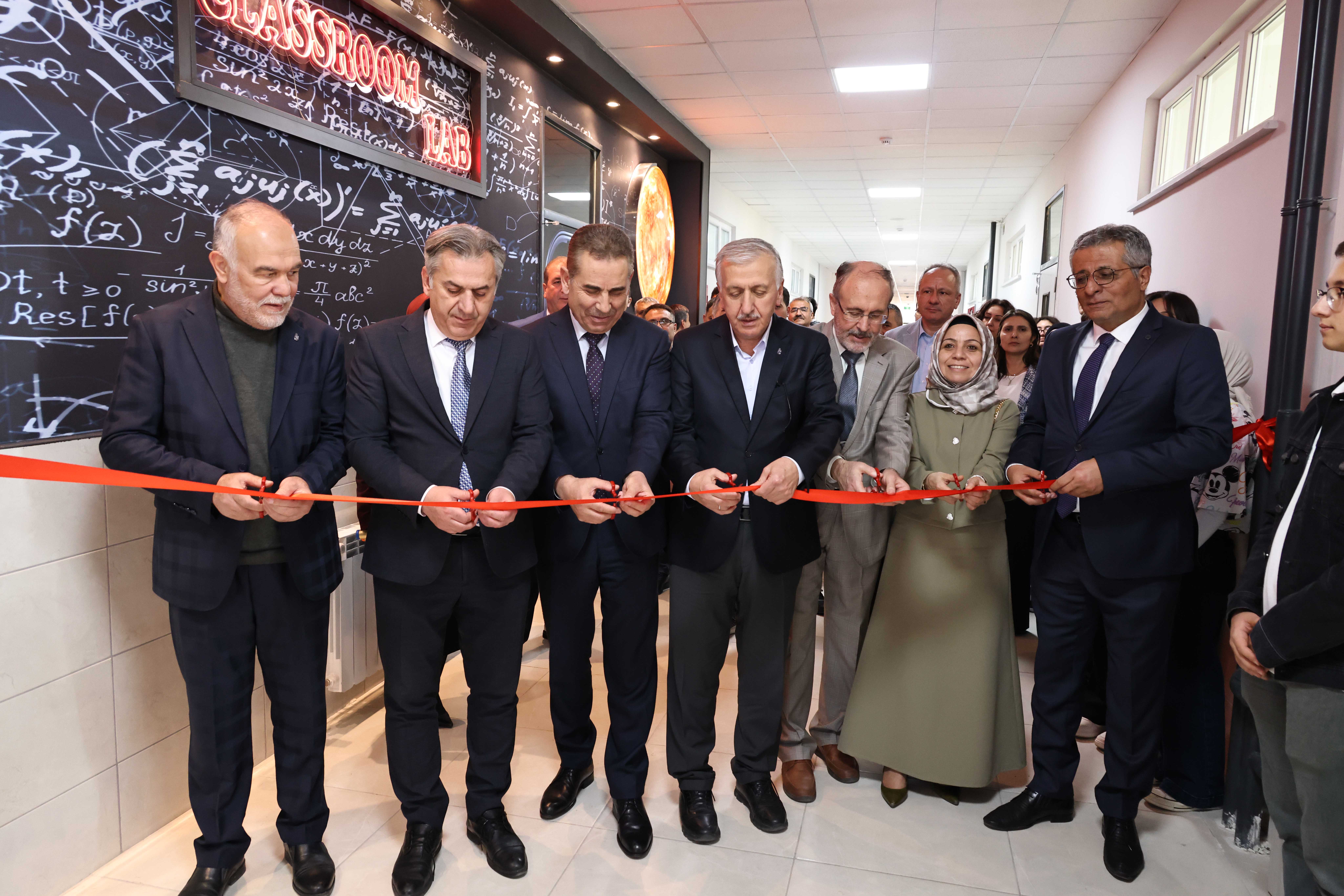 Eğitime sanayici dokunuşu: Meram Fen Lisesi’ne Teknoloji Laboratuvarı