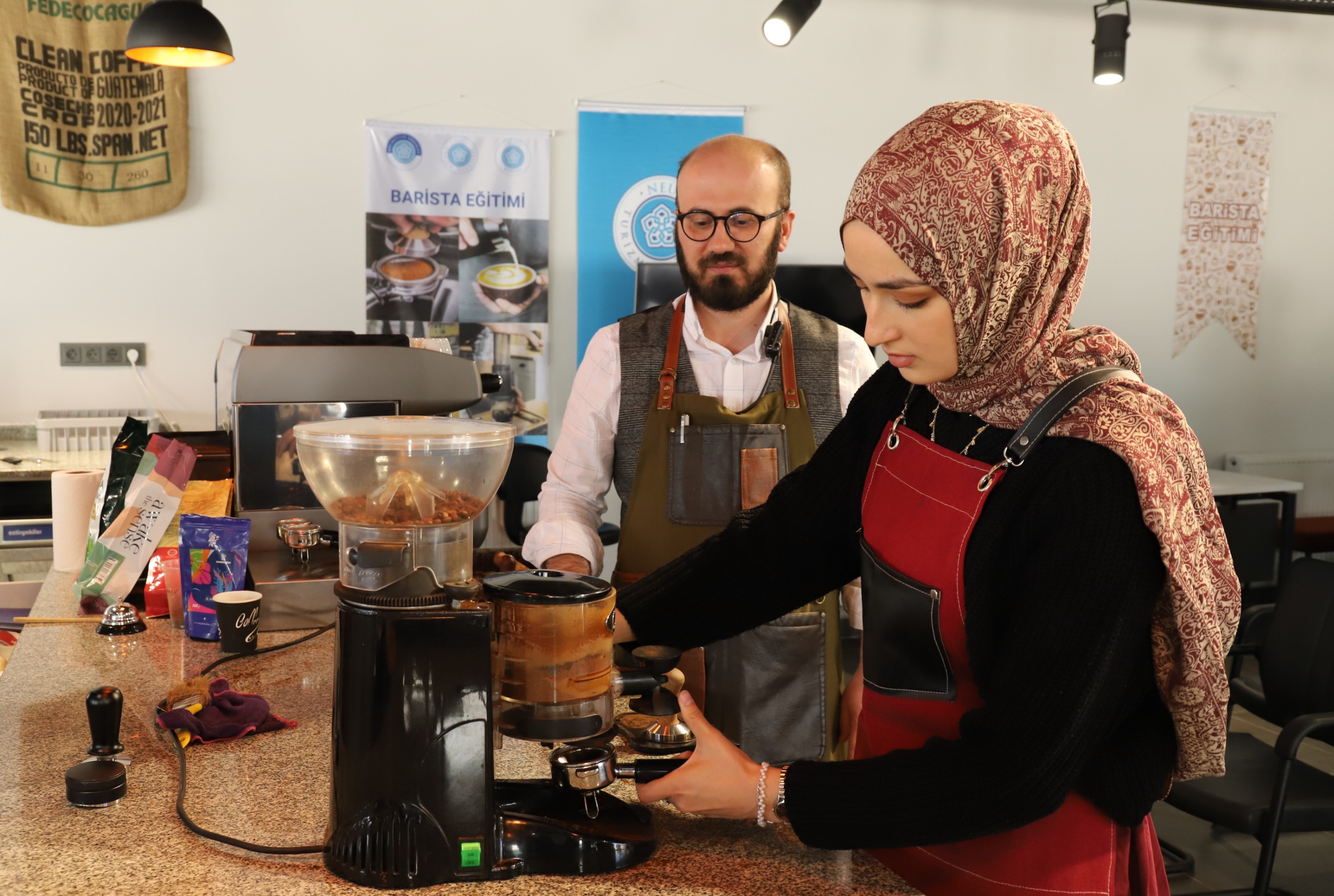 MasterChef yarışmacısı Beyza Huri Aydın, NEÜ Barista Atölyesinde eğitim alıyor