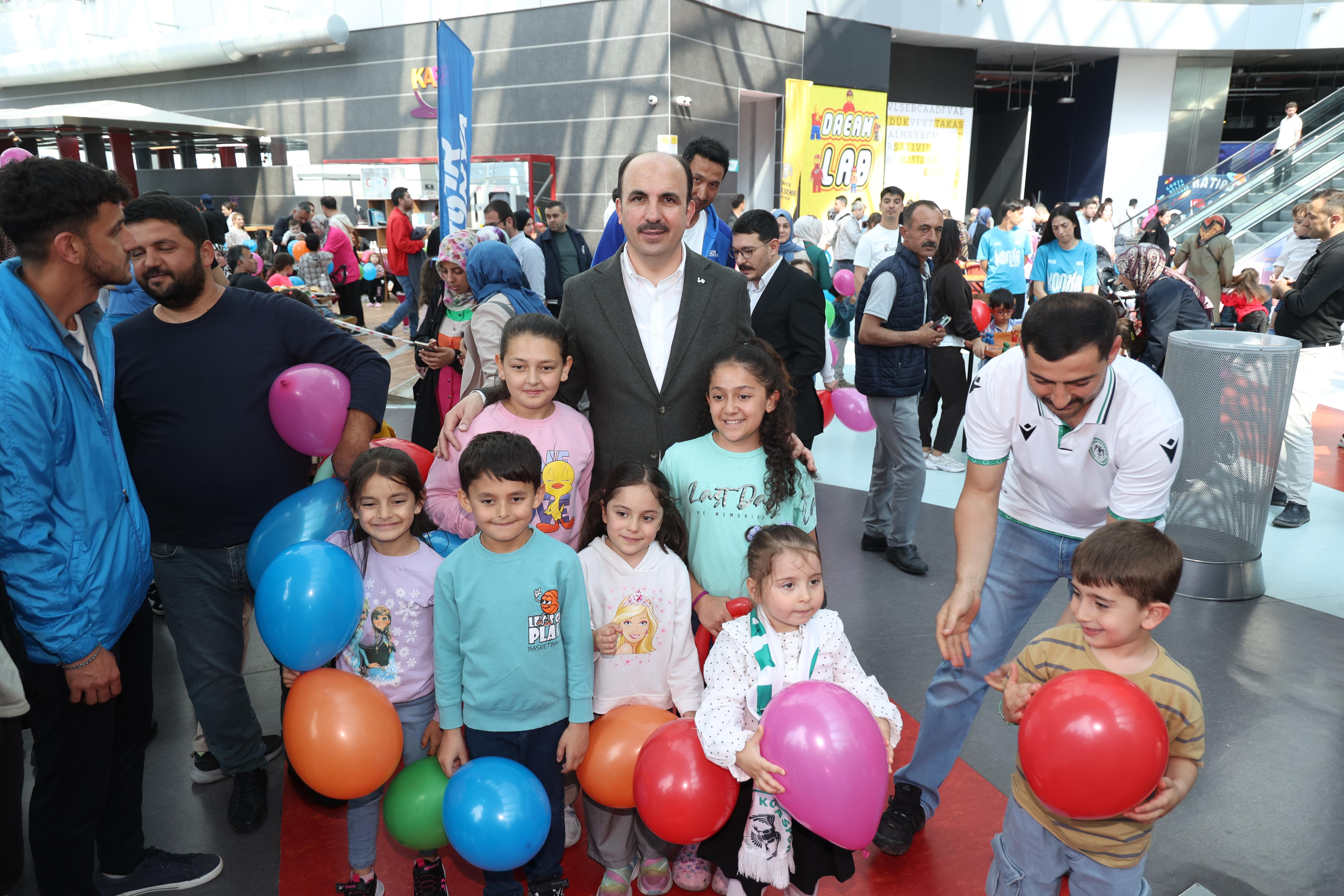 Başkan Altay çocukların coşkusuna ortak oldu