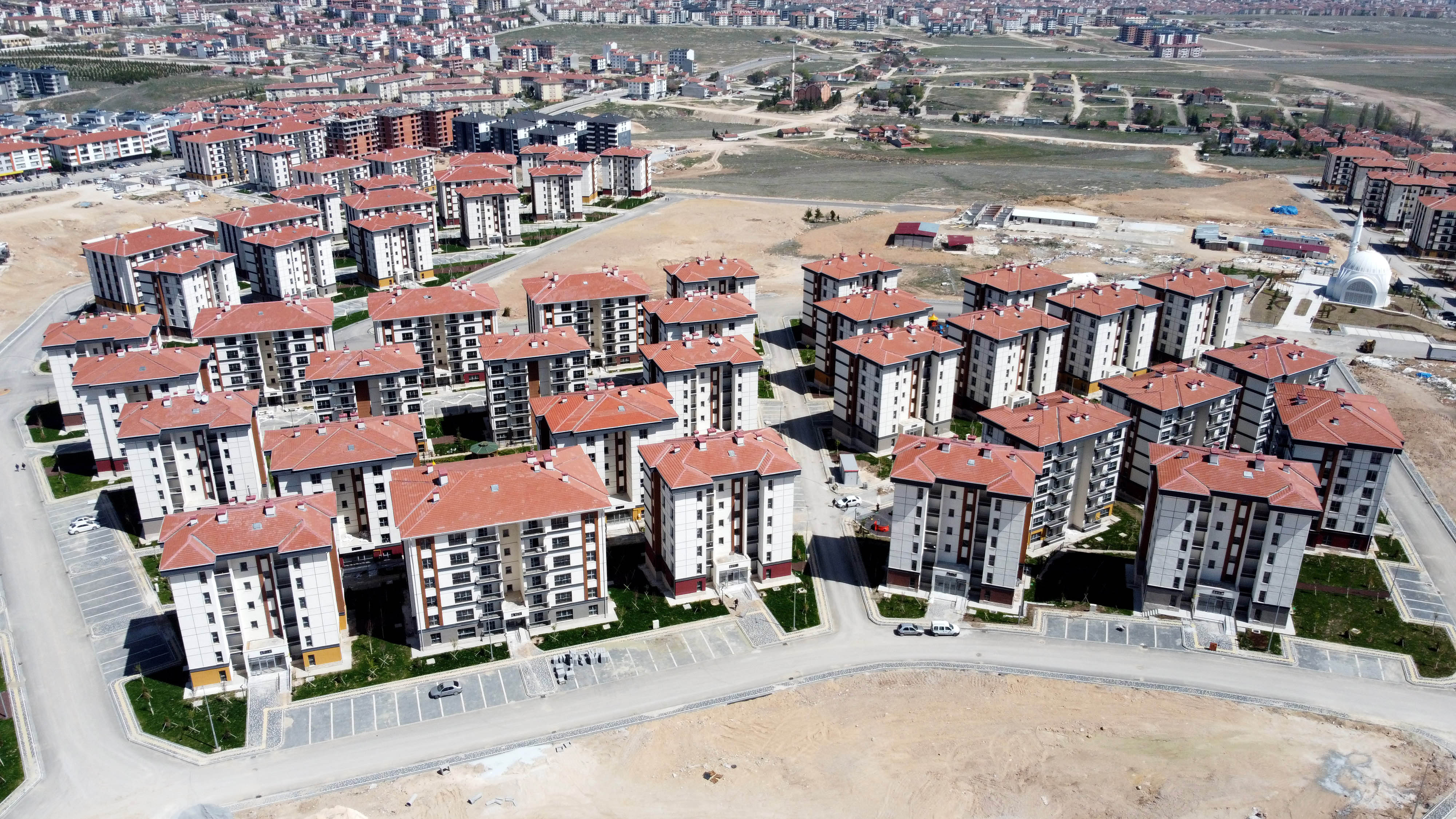 1080 konutluk dev projede teslimatlar başladı