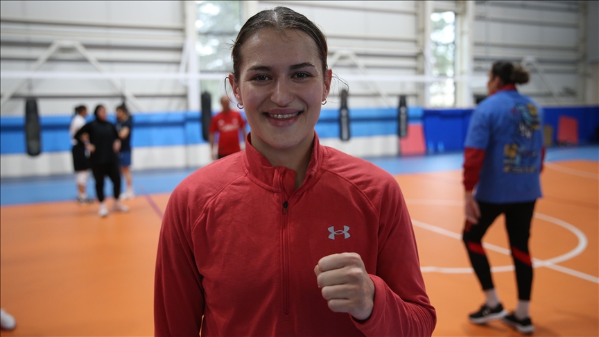 Mili boksör Esra'nın hedefi tüm turnuvalarda altın madalya kazanmak