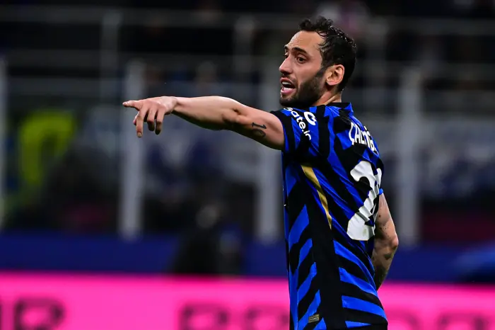 Hakan Çalhanoğlu'na men cezası