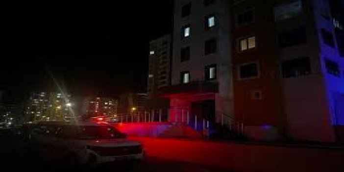 Elinde bıçakla yere düştüğü iddia edilen kadın ağır yaralandı