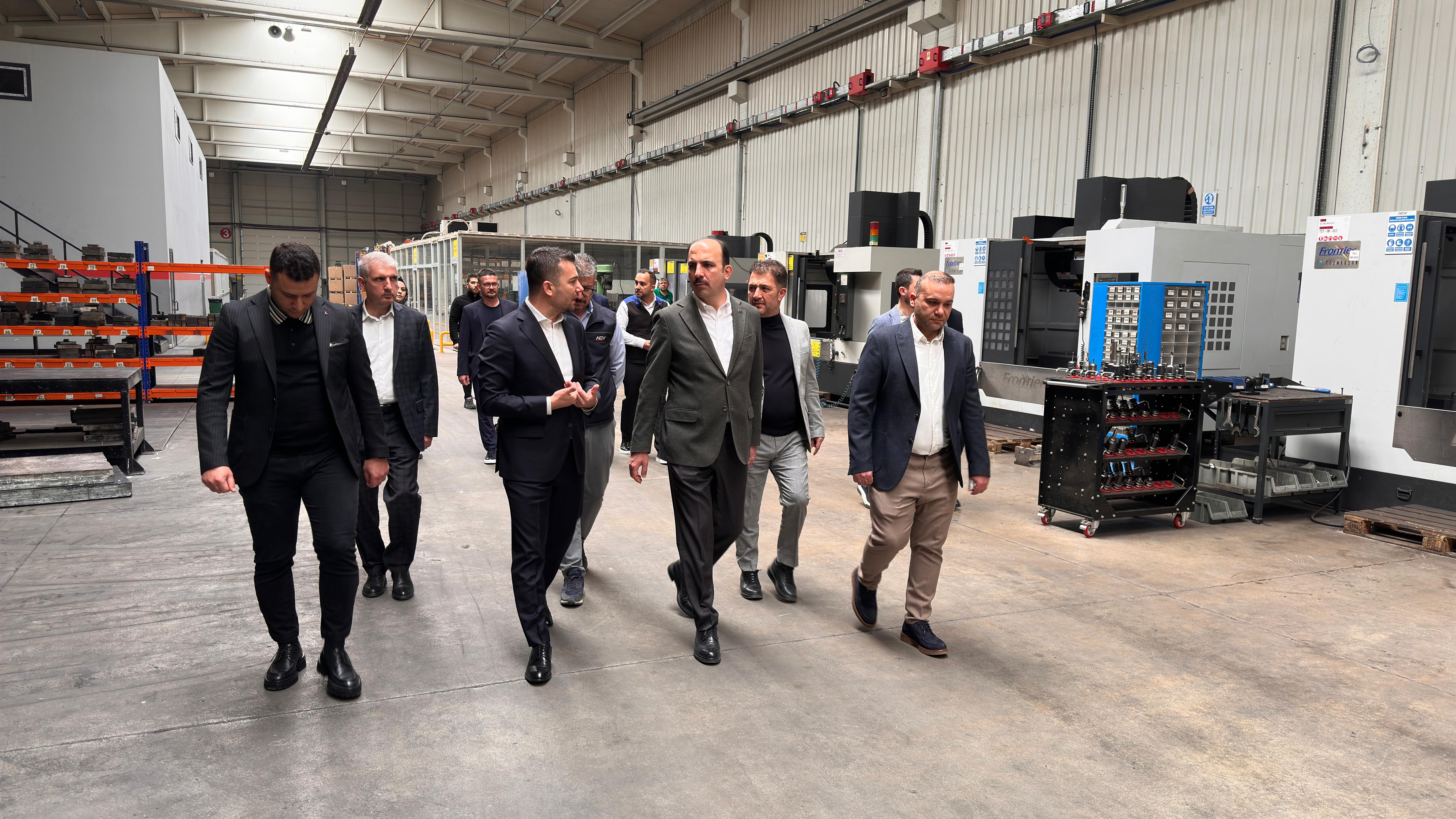 Başkan Altay Bilim Merkezi'nde öğrencileri, Organize Sanayi'de çalışanları ziyaret etti