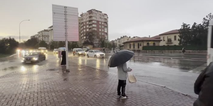 Trafikte zor anlar yaşandı! Konya'da sağanak yağış etkili oldu