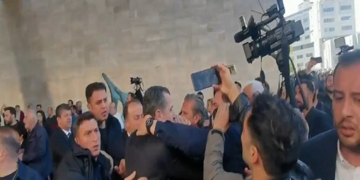 Özgür Özel'e cenaze töreni çıkışında yumruklu saldırı