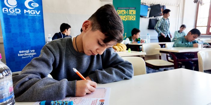 Kaybedeni olmayan ödüllü sınava binlerce öğrenci katıldı