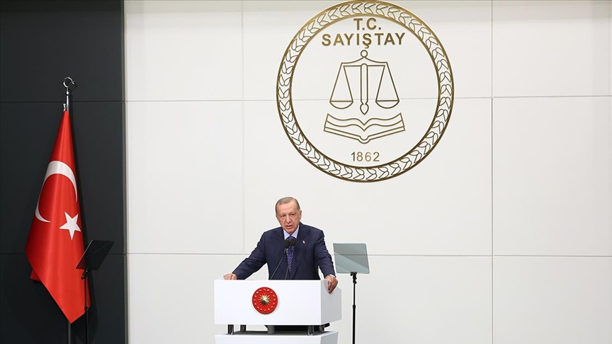 Cumhurbaşkanı Erdoğan: Evlatlarımıza çağdaş normlara uygun yeni anayasa borcumuz vardır