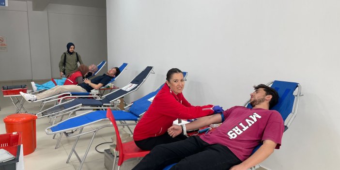 Konya'da üniversite öğrencileri kan bağışı yaptı