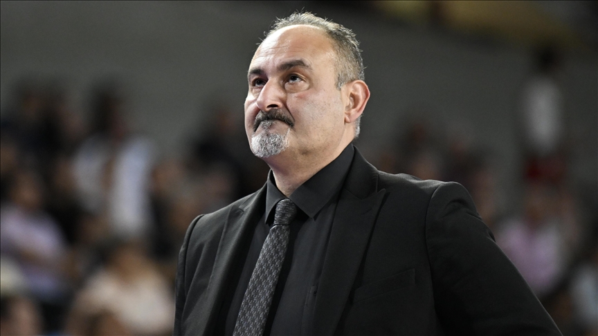 Selçuk Ernak, Polonya'da normal sezonun "En iyi başantrenörü" seçildi