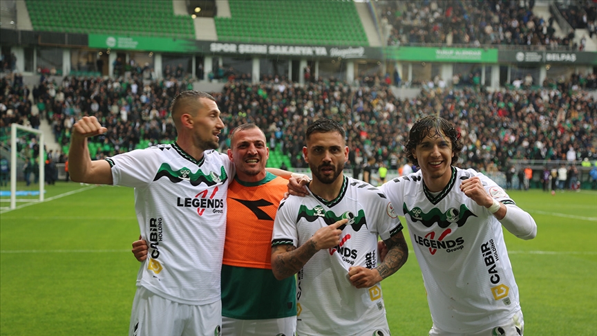 Sakaryaspor, 2. Lig'e düşmekten kurtuldu