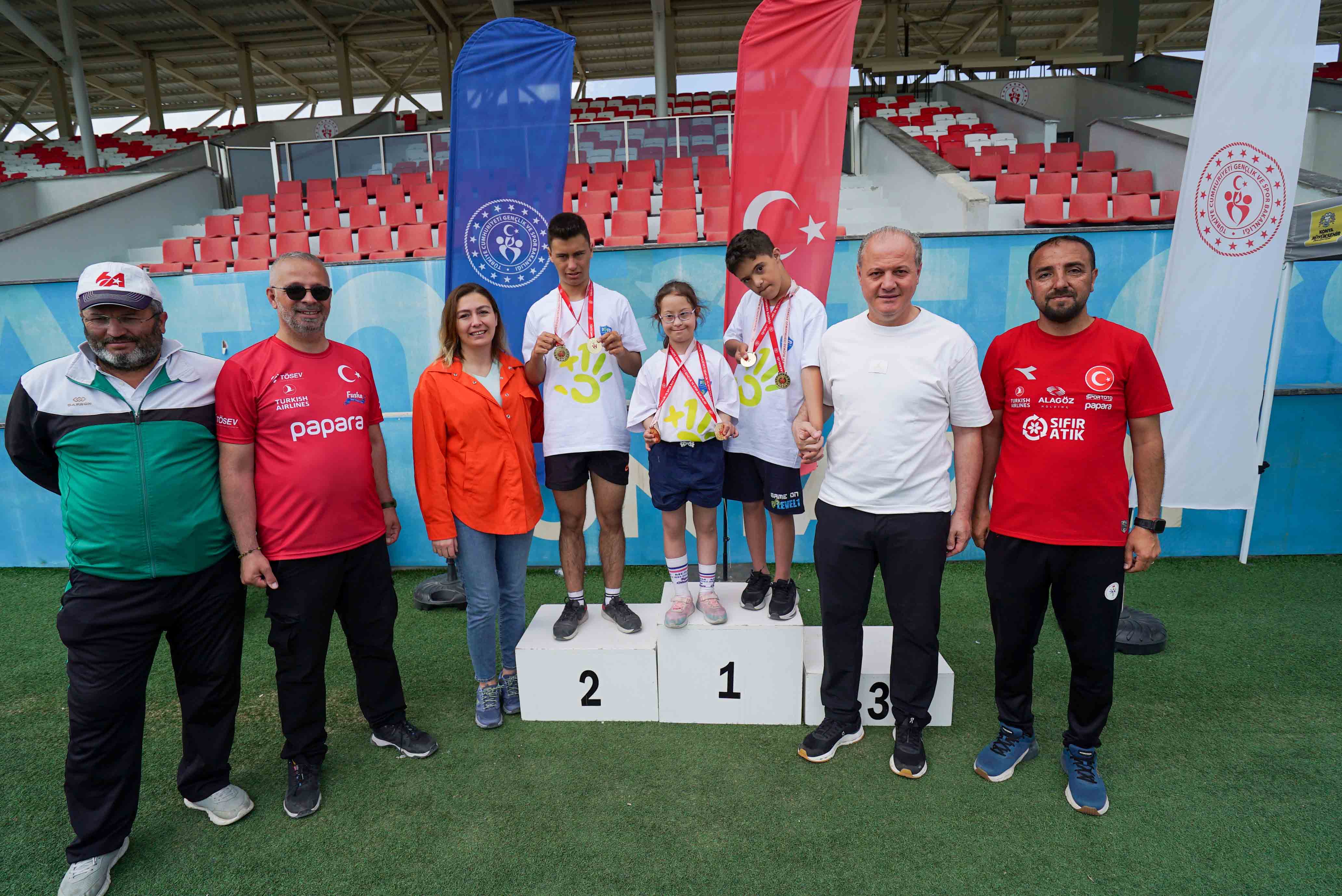 DOSD Meram Spor Kulübüne madalya yağmuru