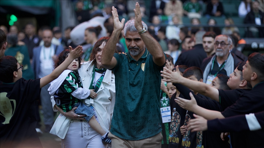 Kocaelispor, İsmet Taşdemir ile yollarını ayırdı.