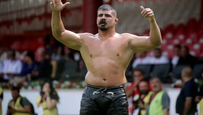 Serik Yağlı Pehlivan Güreşleri'ni, Cengizhan Şimşek kazandı