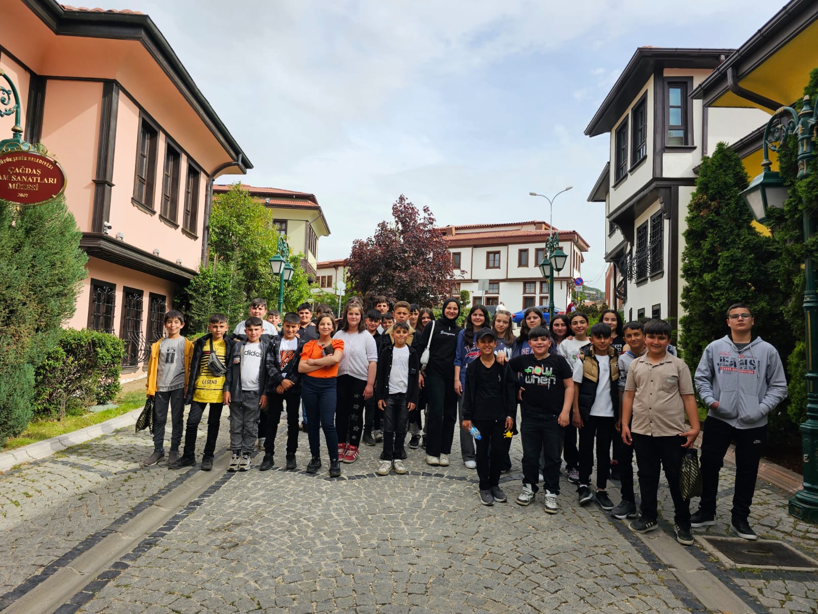 Yunak'taki bu öğretmenler alkışlanır!