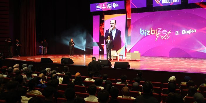 “Biz Bize Fest Bi Başka” yoğun ilgi gördü Başkan Altay da gençlerle görüştü