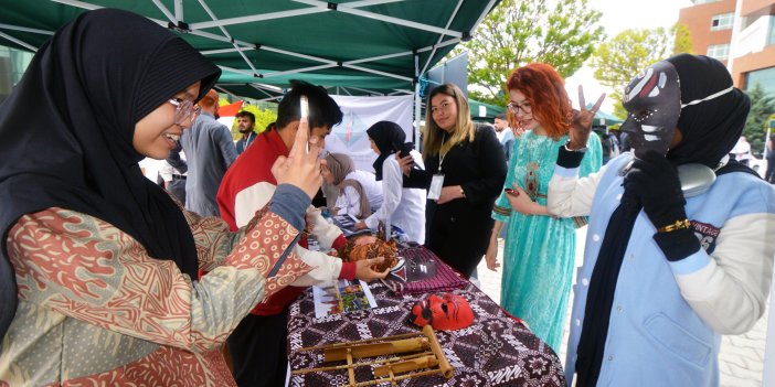 NEÜ’de “Dünya’yı Tanı, Konya’yı Keşfet” Etkinliğinde Kültürler Buluştu