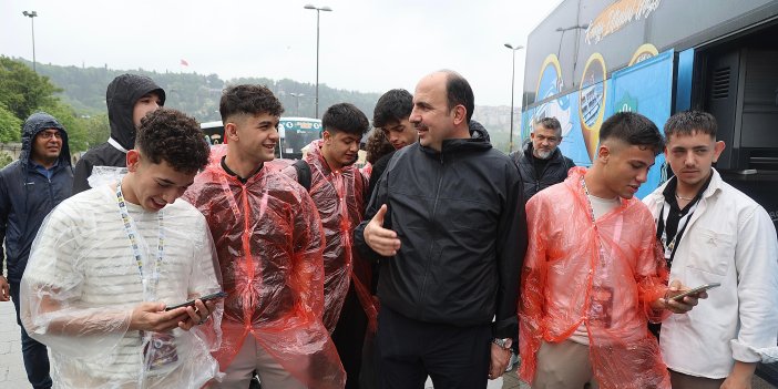 Başkan Altay öğrencilerin gezi heyecanına ortak oldu