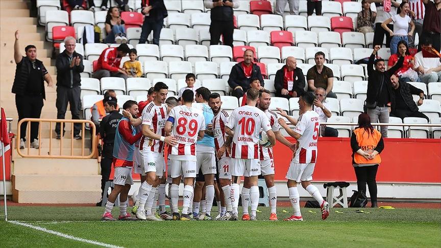Antalyaspor, Süper Lig'de kalmayı garantiledi