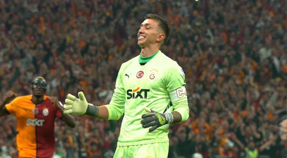 Muslera, 19 Kupayla Tarihe Geçti