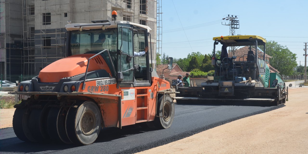 Ereğli Belediyesi, sıcak asfalt çalışmalarını sürdürüyor