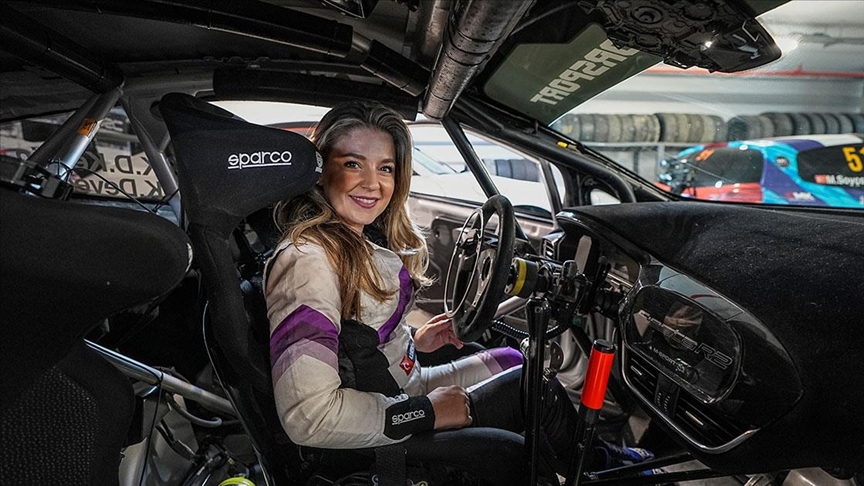 Bedensel engelli kadın ralli pilotunun hedefi zirve