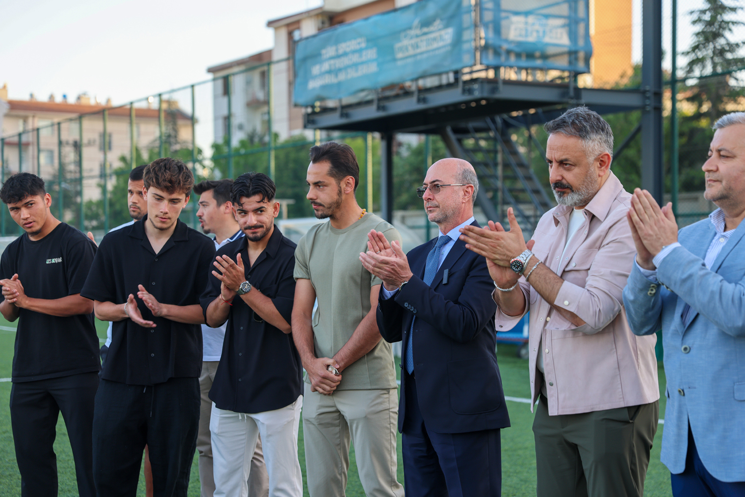 Konyasporlu futbolculardan Selçuklu Belediyespor'a moral ziyareti