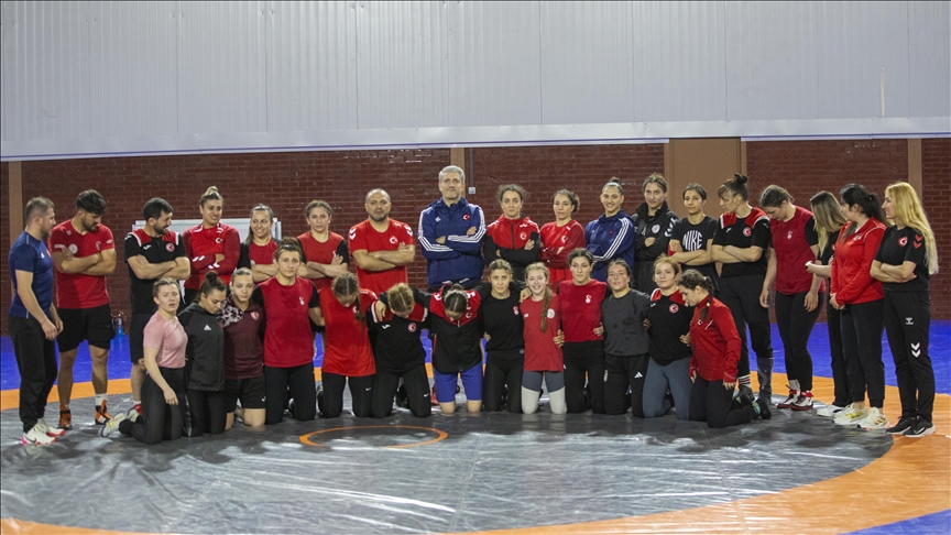 Kadın Güreş Milli Takımı, Moğolistan'daki şampiyona için hazırlanıyor