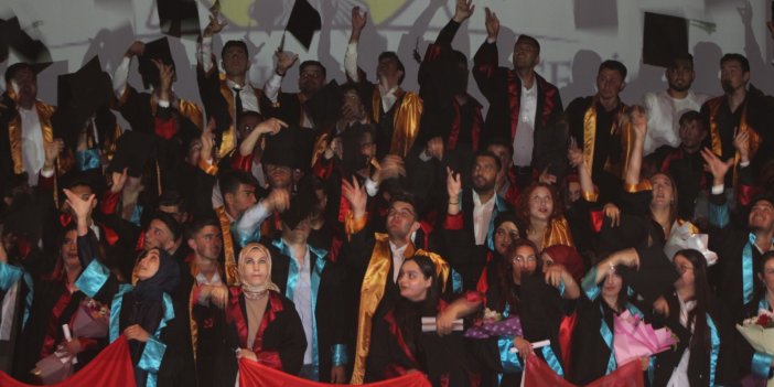 Karapınar Aydoğanlar Meslek Yüksekokulu'nda mezuniyet sevinci