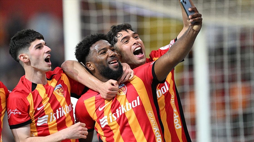 Kayserispor, sahasındaki performansıyla lige tutundu