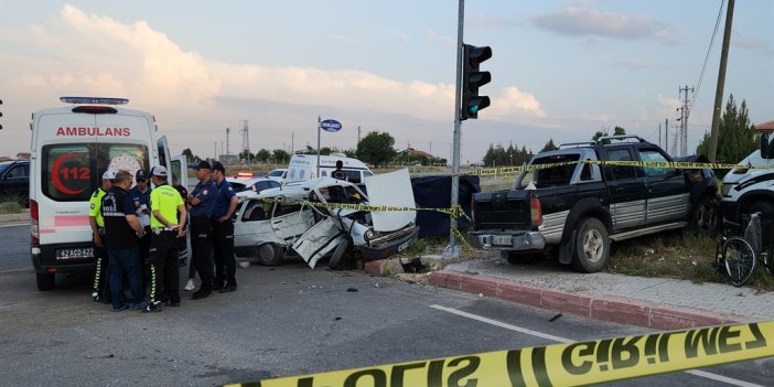 Konya'da otomobil ile kamyonet çarpıştı; karı- koca öldü, 4 yaralı