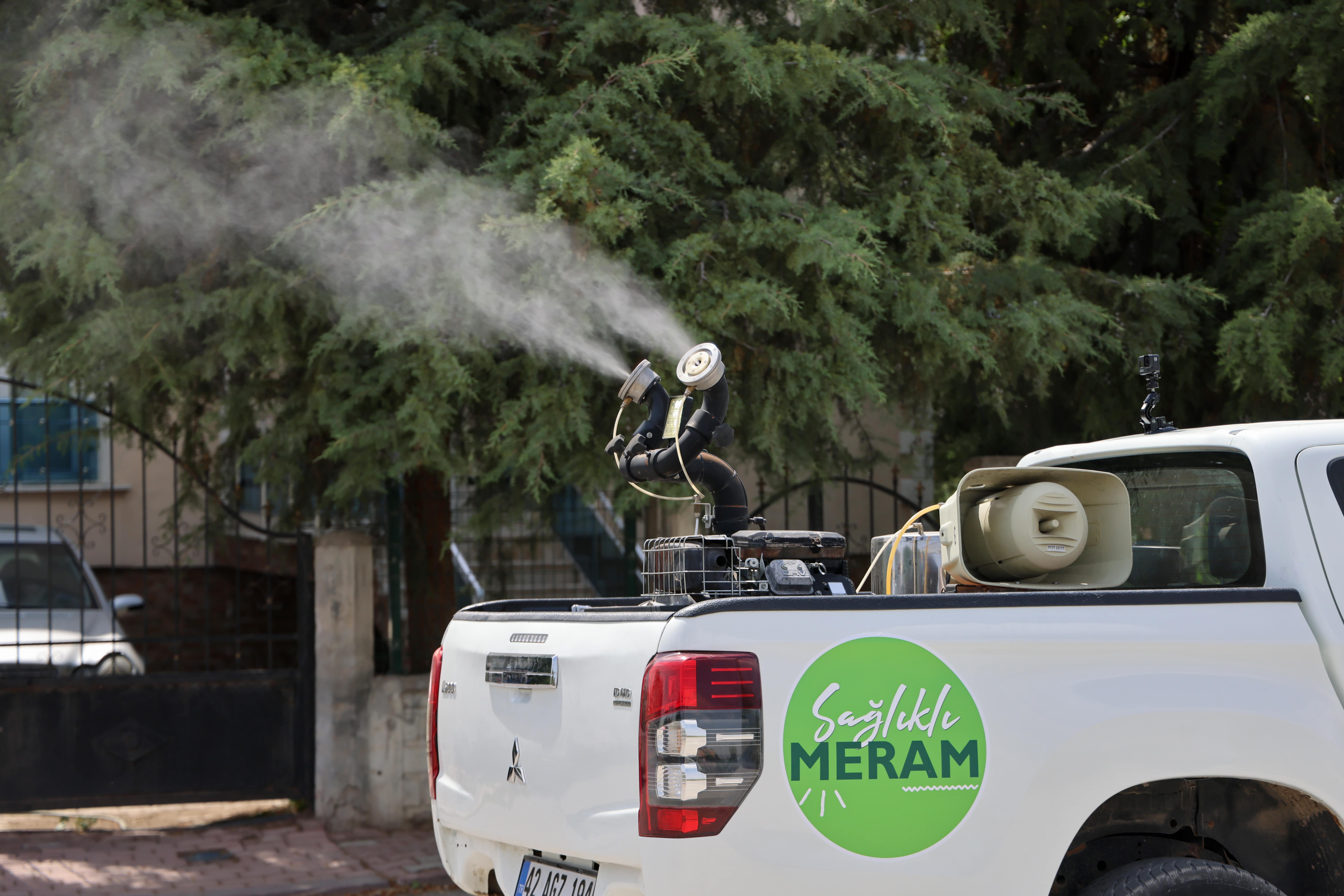 Meram Belediyesi'nden yaz öncesi yoğun ilaçlama seferberliği