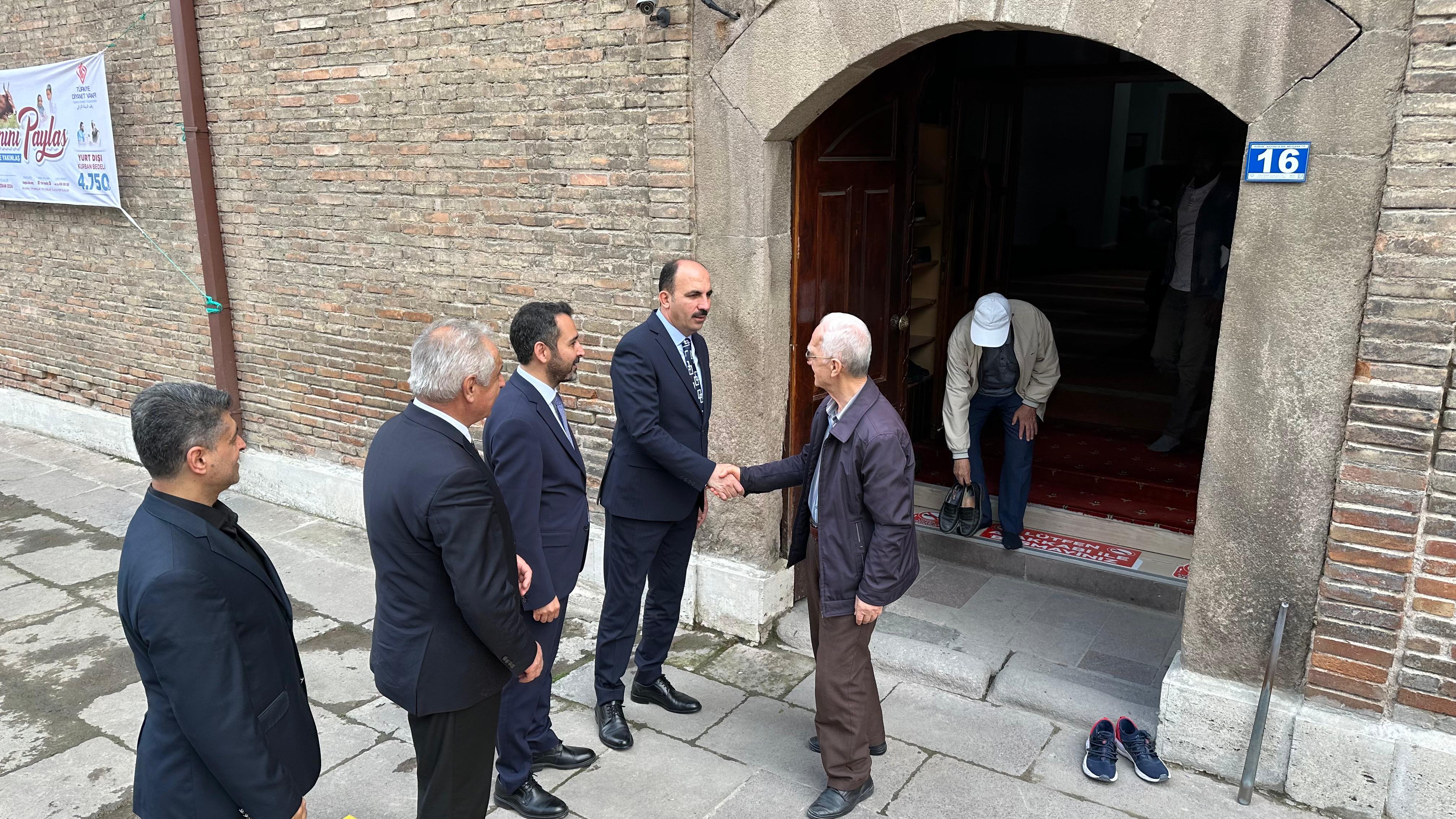 Başkan Altay Konyalıların Cuma bereketine ortak oldu