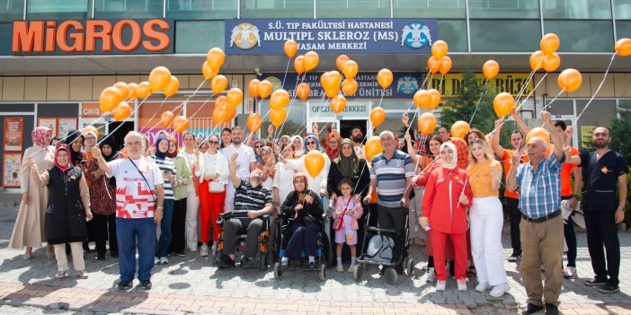 MS hasta ve yakınları gökyüzüne turuncu balonlar uçurdu