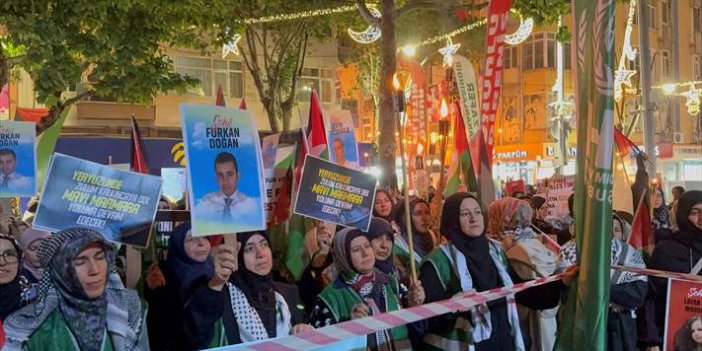 Konya'da binlerce kişi Filistin'e destek için meşalelerle yürüdü