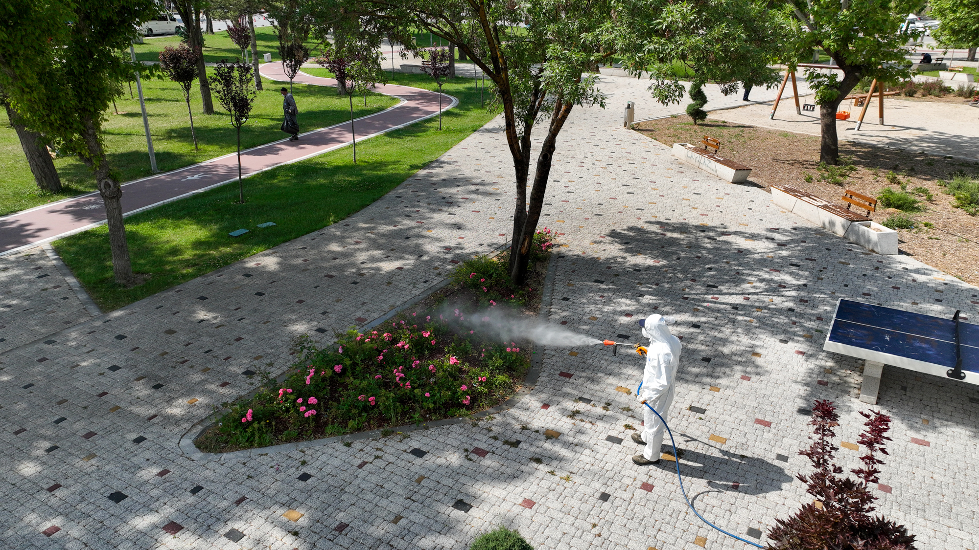 Selçuklu'da yeşil alanların ilaçlama çalışmaları devam ediyor