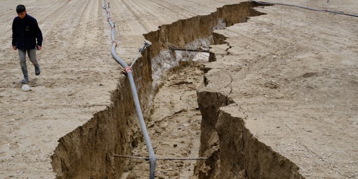 Konya'da sağanak sonrası yarık oluştu