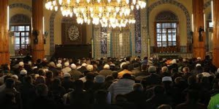 Konya'da bayram namazında camiler doldu taştı