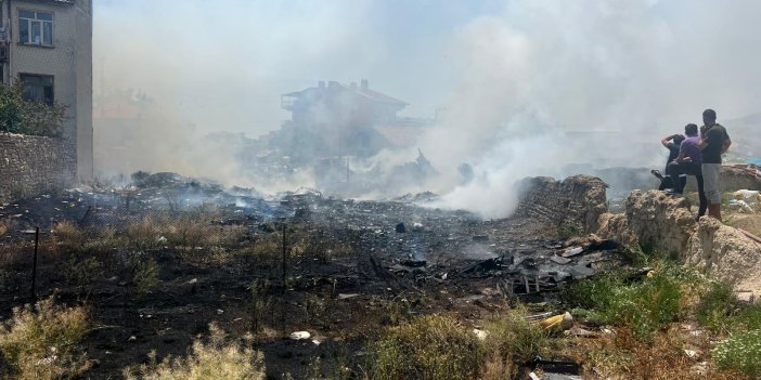 Konya'da yangın paniğe neden oldu! Yığınlar kül oldu