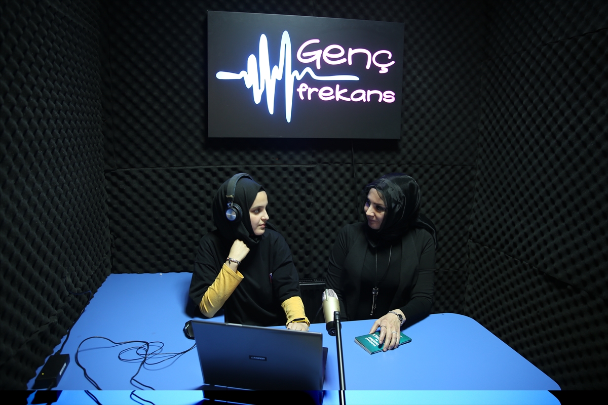 Konya'da okul radyosunda geleceğin iletişimcileri yetiştiriliyor