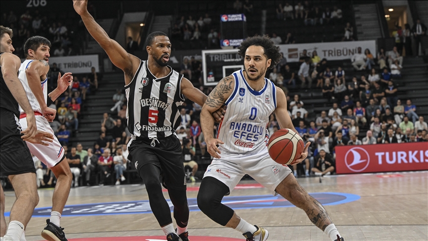 Anadolu Efes-Beşiktaş Fibabanka yarı final serisinde dördüncü maç yarın oynanacak