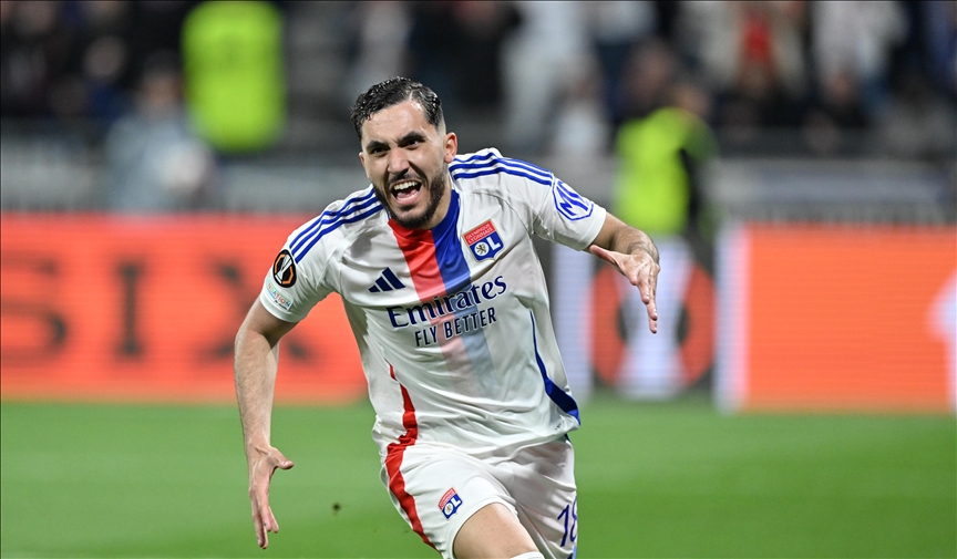 Manchester City, Rayan Cherki'yi transfer etti