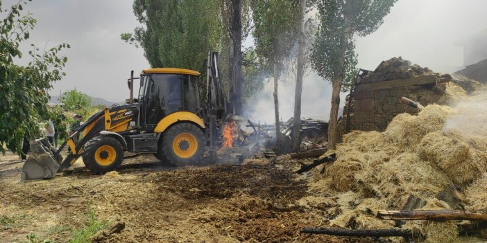 Konya'da çıkan yangında 2 bin 500'e yakın saman balyası zarar gördü