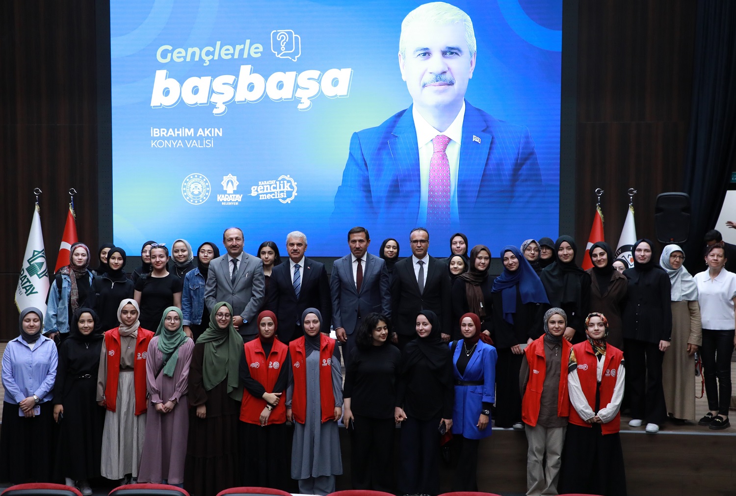 Konya Valisi İbrahim Akın Karataylı gençlerle buluştu