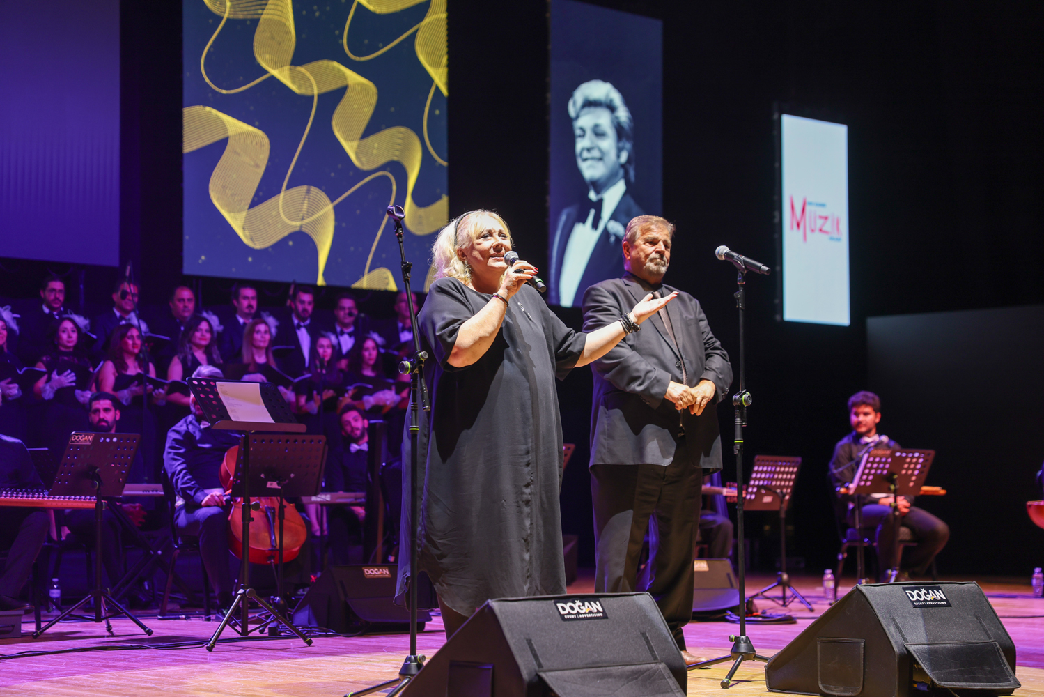 “Zeki Müren Şarkıları” konseri yoğun ilgi gördü