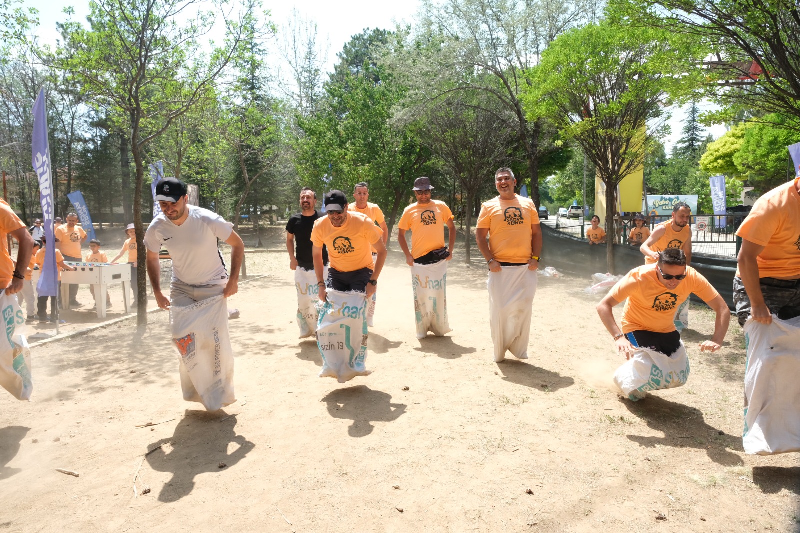 Büyükşehir'in Baba-Oğul Kampı'nda çocuklar babalarıyla keyifli vakit geçirdi
