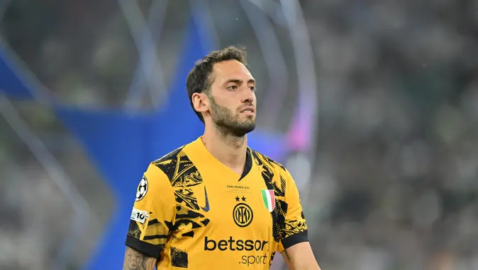 Hakan Çalhanoğlu'ndan üzücü haber