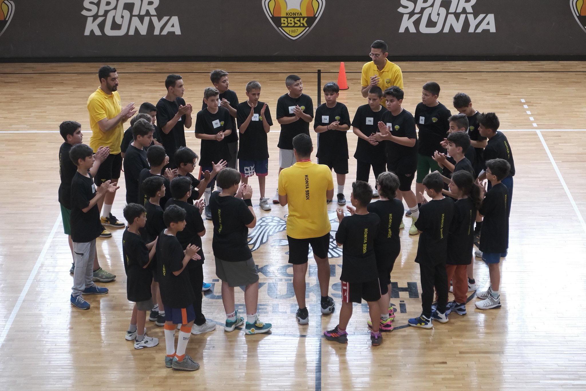 Büyükşehir Belediyespor basketbol altyapısı çalışmalarına start verdi