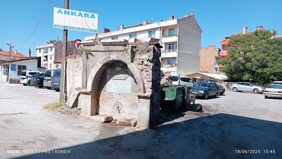 Tarihi Hacı Fatma Hanım çeşmesi kaderine terkedildi